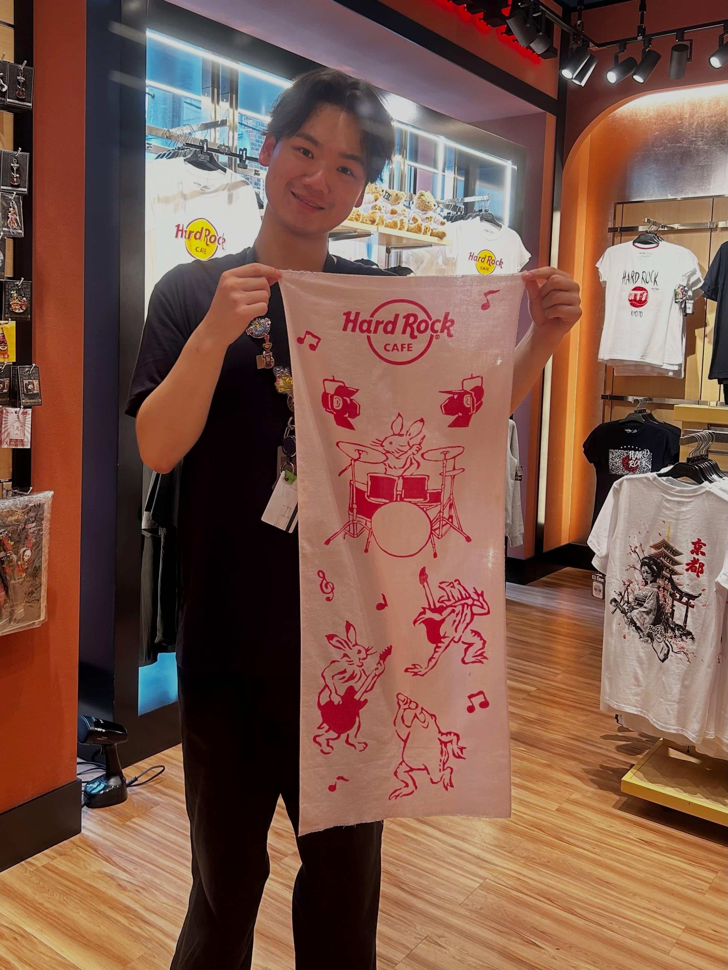 Cho-Ju-Giga towel 🫶